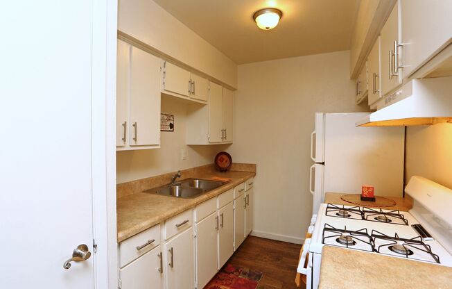 2 beds, 1 bath, 840 sqft, $975, Unit 2903 D