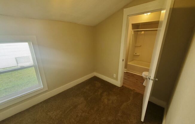 2 beds, 1 bath, $1,195