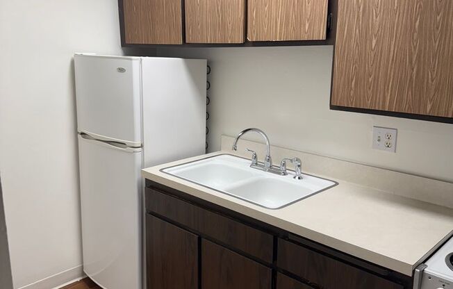 Studio, 1 bath, $995, Unit 04