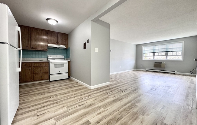 6 OLD COLONY LN