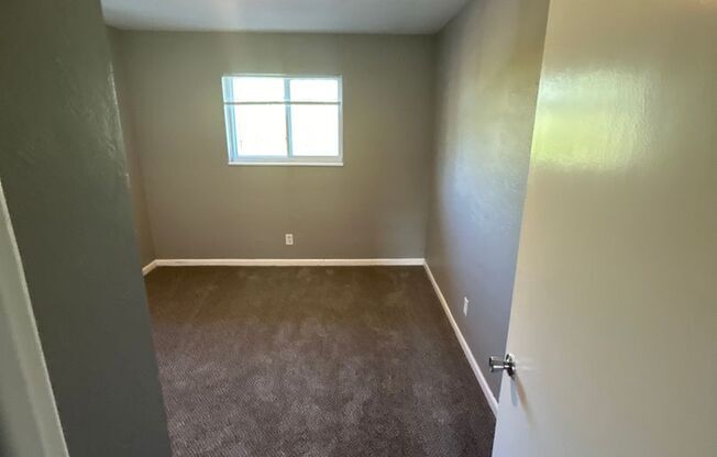 2 beds, 1 bath, 750 sqft, $1,070, Unit B07 1058 15