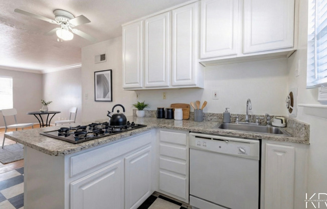 2 beds, 1 bath, 950 sqft, $1,370, Unit 03