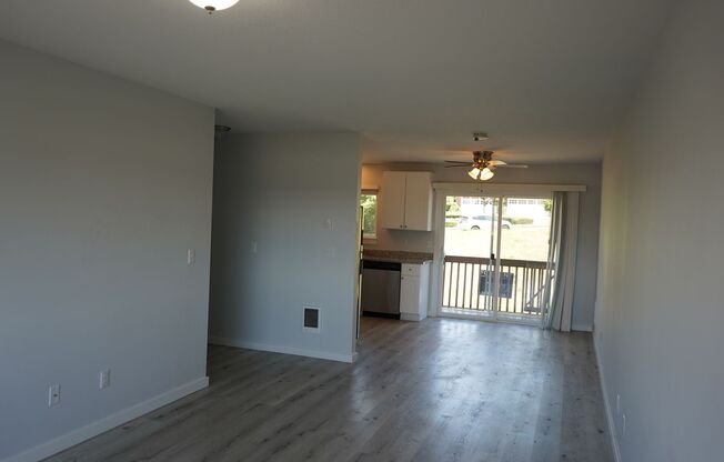 2 beds, 1 bath, 900 sqft, $1,250