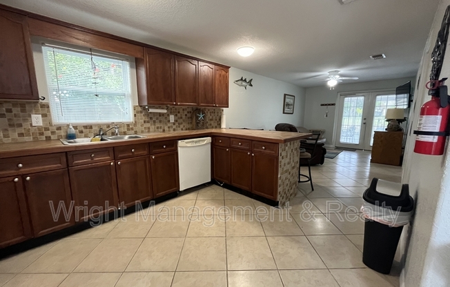 14982 EDGEWATER CIR