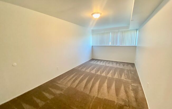 2 beds, 1 bath, 950 sqft, $1,295, Unit #111