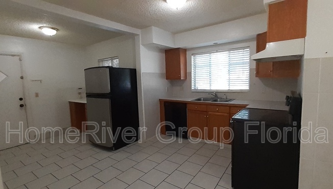 3 beds, 2 baths, 1,795 sqft, $2,295