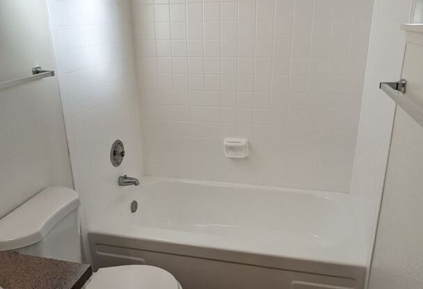 2 beds, 2 baths, 900 sqft, $1,525, Unit #24