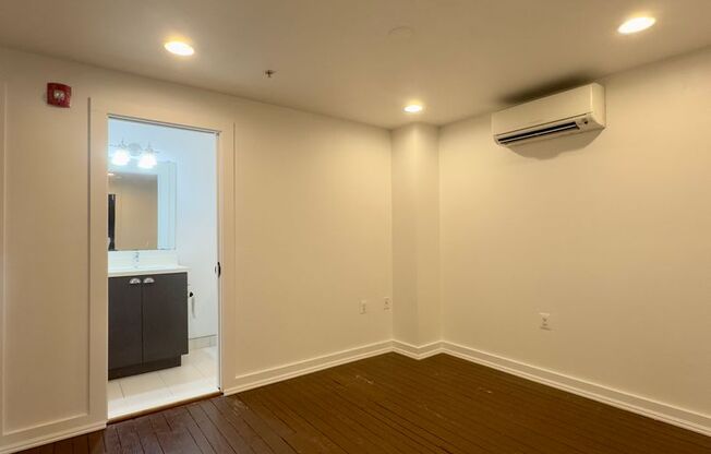 1 bed, 1 bath, 420 sqft, $1,199, Unit 11