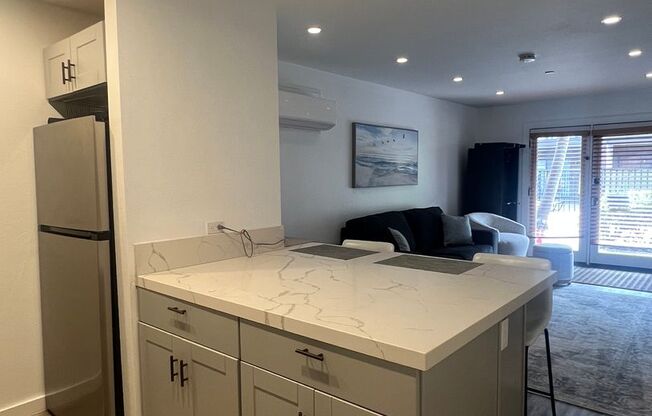 1 bed, 1 bath, 572 sqft, $2,995, Unit Los Caballeros #106