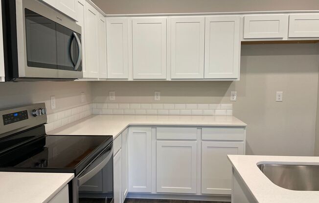 BEAUTIFUL 3 Bed 2.5 Bath Home in Vancouver! Stainless Steel Appliances!