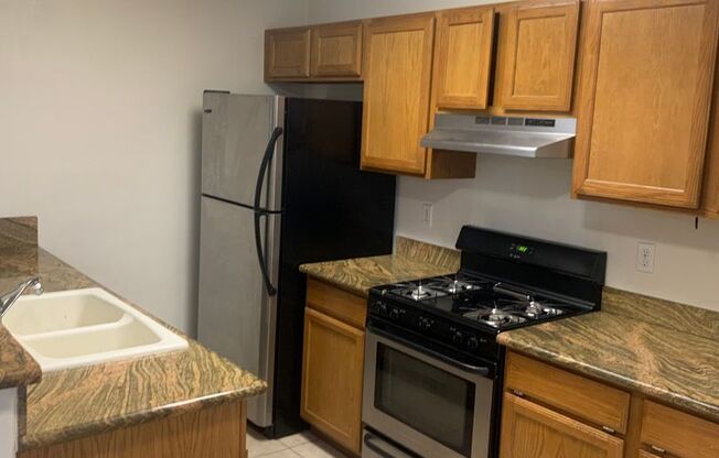 2 beds, 2 baths, 957 sqft, $1,495, Unit E