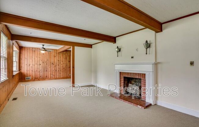 233 LAFAYETTE DR
