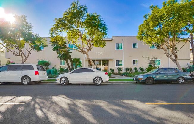 Pet Friendly Apartment Complex in South LA - Gated Parking, Laundry In-Units, Manager On-Site