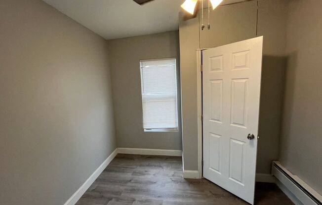 1 bed, 1 bath, $950, Unit 2nd Fl. Rear