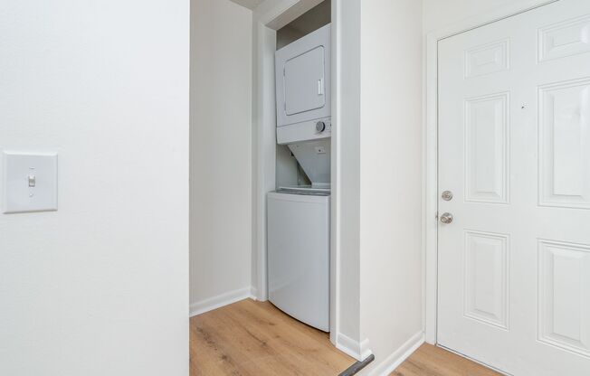 2 beds, 1.5 baths, 950 sqft, $1,400, Unit H