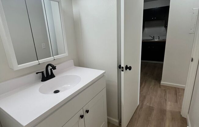 2 beds, 1 bath, 685 sqft, $1,250, Unit 111-211