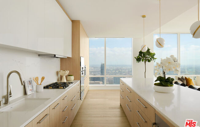3 beds, 2.5 baths, 1,626 sqft, $5,700, Unit 2910