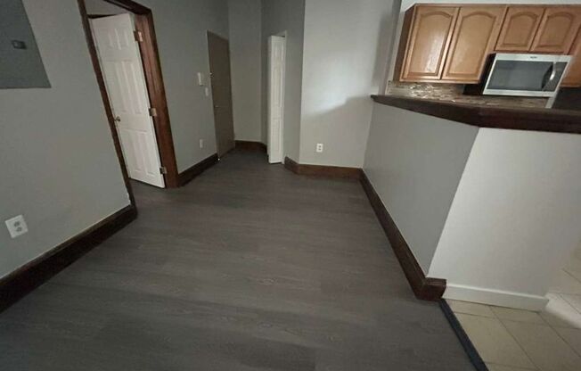 1 bed, 1 bath, 450 sqft, $900, Unit B403