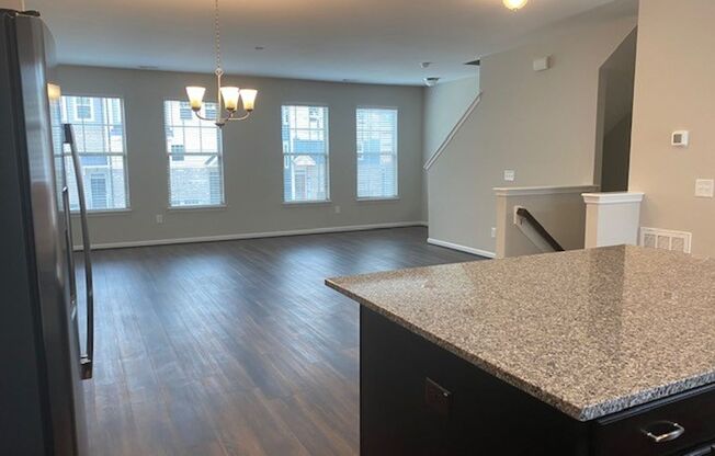 1012 Lathrop Lane - Bev Roberts Rentals & Property Managment