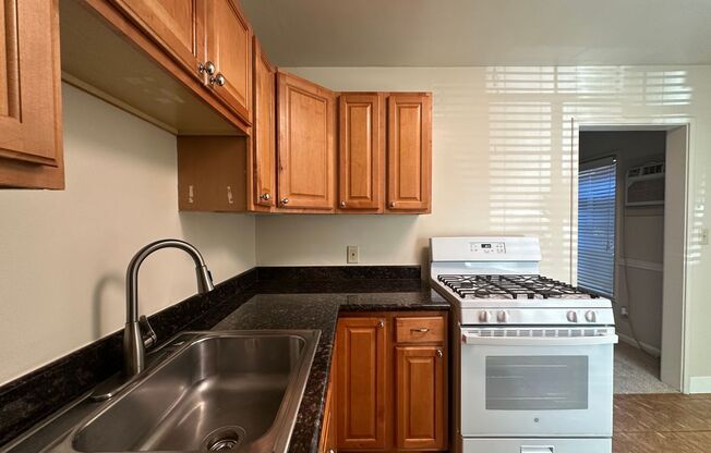 2 beds, 1 bath, $1,695, Unit 01A