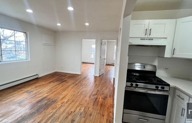 3 beds, 1 bath, $3,454, Unit 3