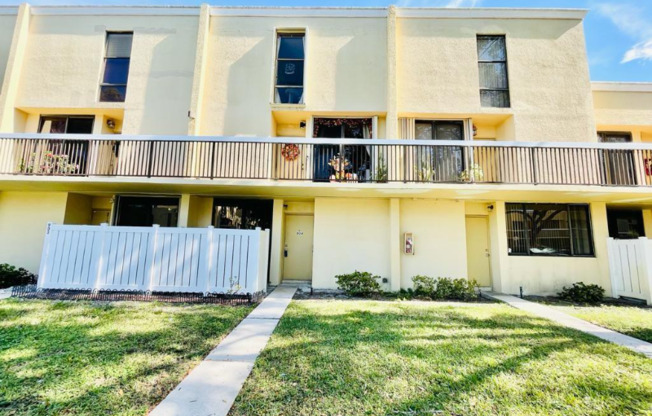 2810 SW 87 AVE