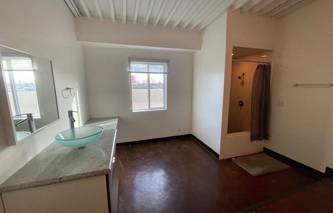 1 bed, 2 baths, $1,750, Unit 409