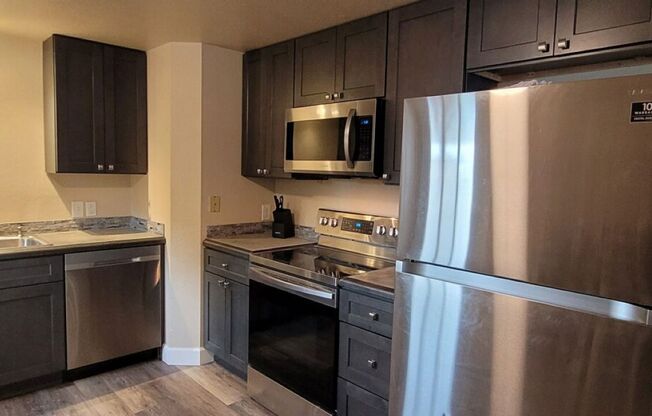 2 beds, 1 bath, $2,200, Unit Airbnb