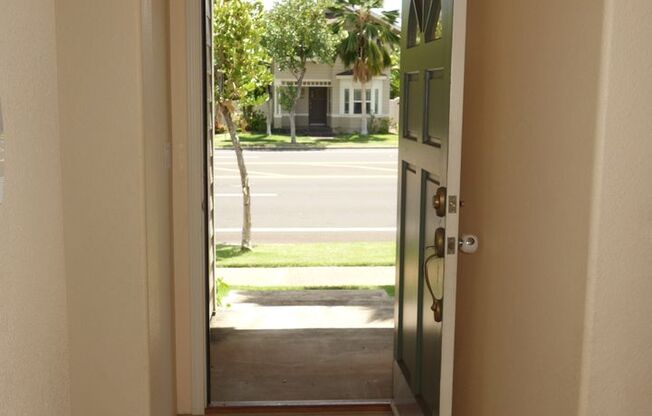 Available Now!  Beautiful 4 BD / 3 BA House in Ocean Pointe!