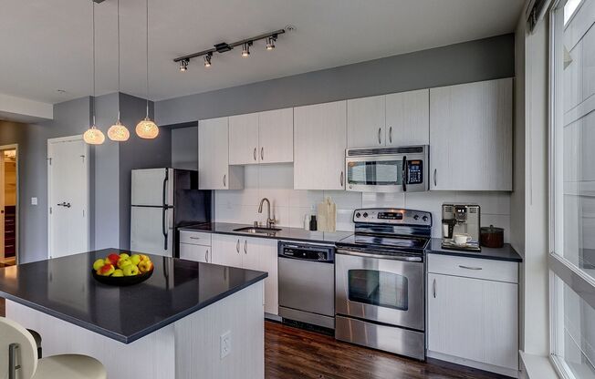 2 beds, 2 baths, 864 sqft, $3,295, Unit 212