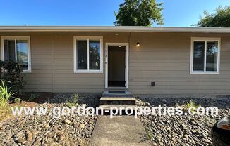 SE Arista Dr - 2 bedroom unit in the heart of Oak Grove