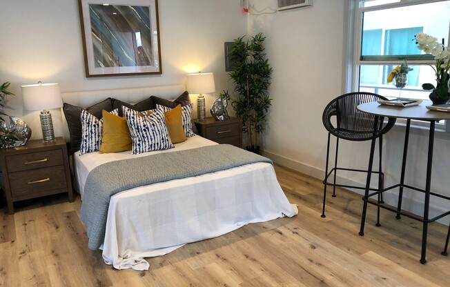 Beautiful Studio Apartment in Belmont Shore Across from Rosie’s Dog Beach!!