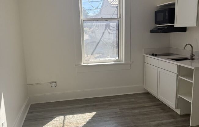 1 bed, 1 bath, 385 sqft, $1,295, Unit 222