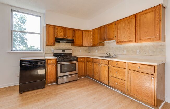 1 bed, 1 bath, $950, Unit Apt 1 (Bottom Side Door)