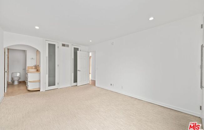 2 beds, 2 baths, 1,019 sqft, $3,900, Unit 1002