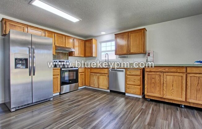 3 Bed, 2 Baths Home in Orchards Neighborhood of Vancouver