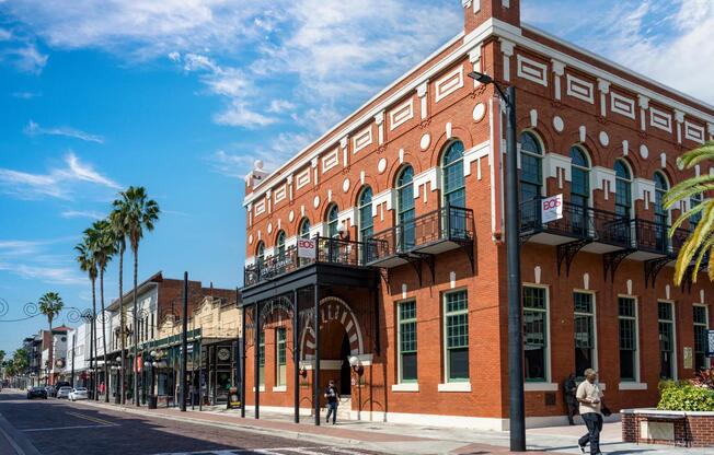 Ybor City’s historic charm and vibrant local flavor keep Modera Encore close to one of Tampa’s most iconic cultural districts.