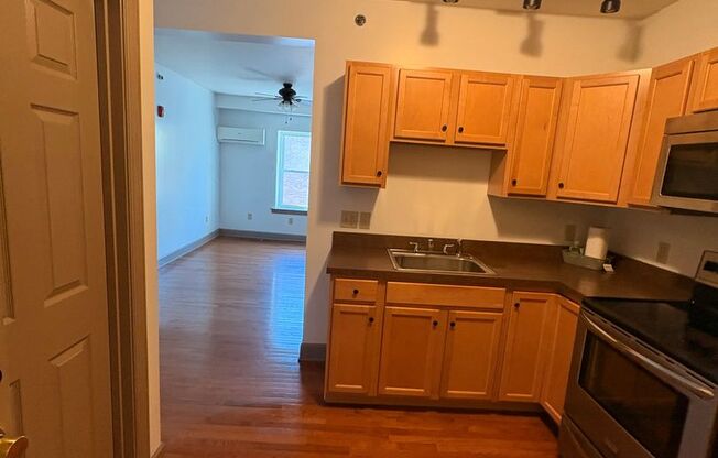 1 bed, 1 bath, $845, Unit APARTMENT 3