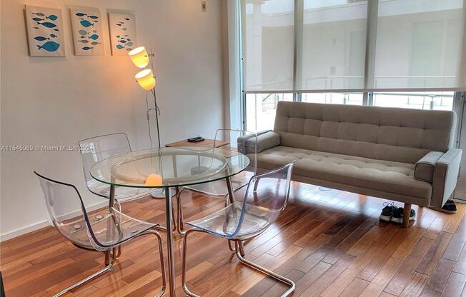 1601 West Ave