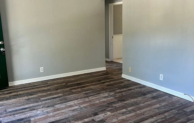 2 beds, 1 bath, $1,095