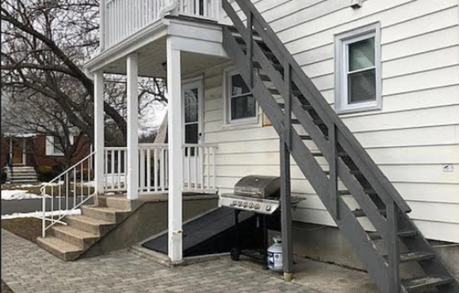 77 Renchy St