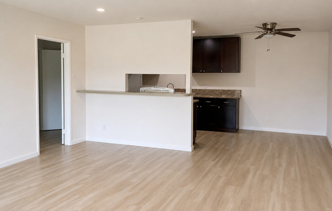 1 bed, 1 bath, 728 sqft, $1,950, Unit 945-47