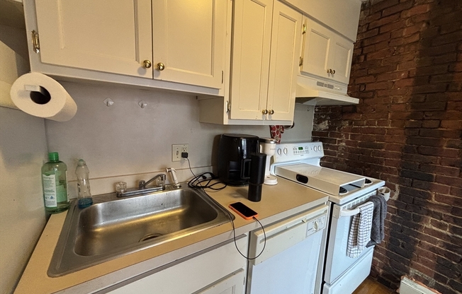 Studio, 1 bath, 700 sqft, $2,495, Unit F