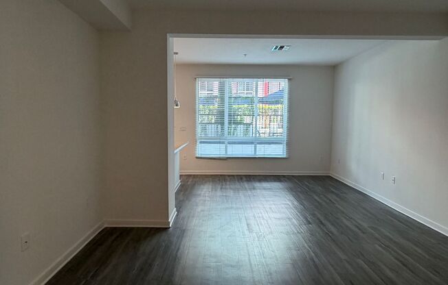 Studio, 1 bath, 638 sqft, $2,475, Unit 218