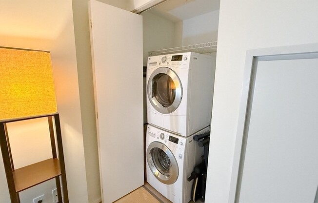 1 bed, 1.5 baths, 948 sqft, $3,800, Unit 127