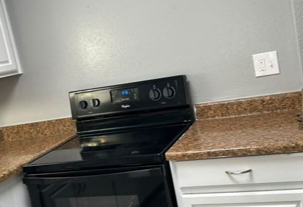 3 beds, 1 bath, 945 sqft, $1,600, Unit 1326 L1
