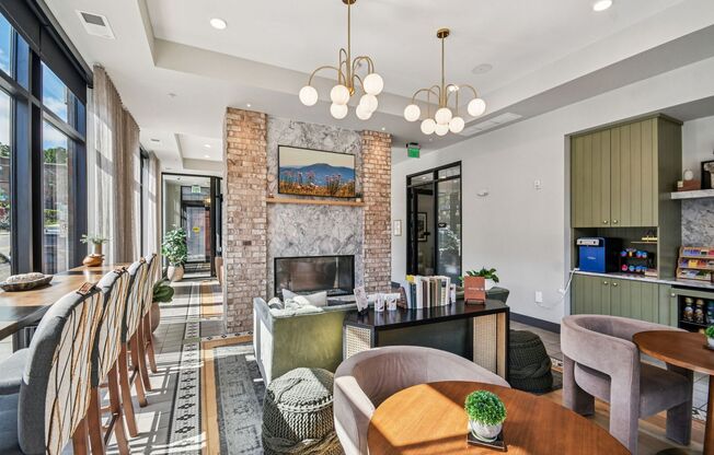 1 bed, 1 bath, 734 sqft, $2,595, Unit 318