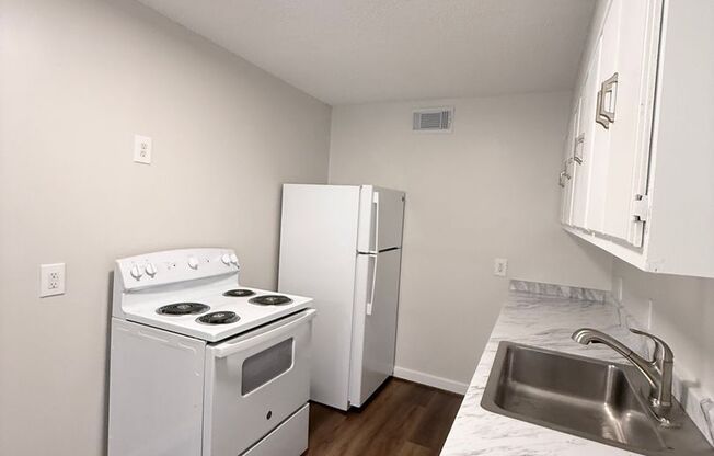 2 beds, 1 bath, $950, Unit SC555