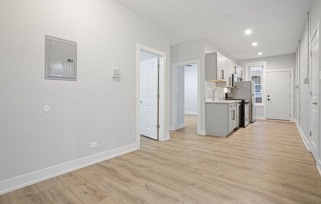 3 beds, 1 bath, 850 sqft, $2,500, Unit 6948-1