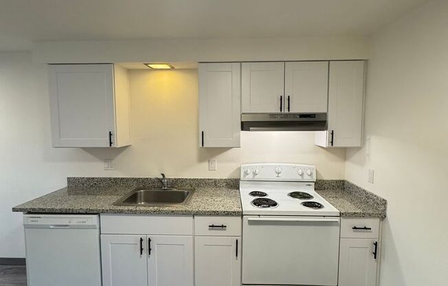 2 beds, 1 bath, 850 sqft, $1,295, Unit 523-01-16